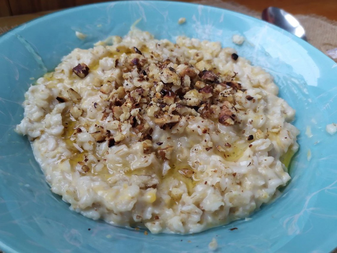 Oatmeal with Cheese, Walnuts, and Honey