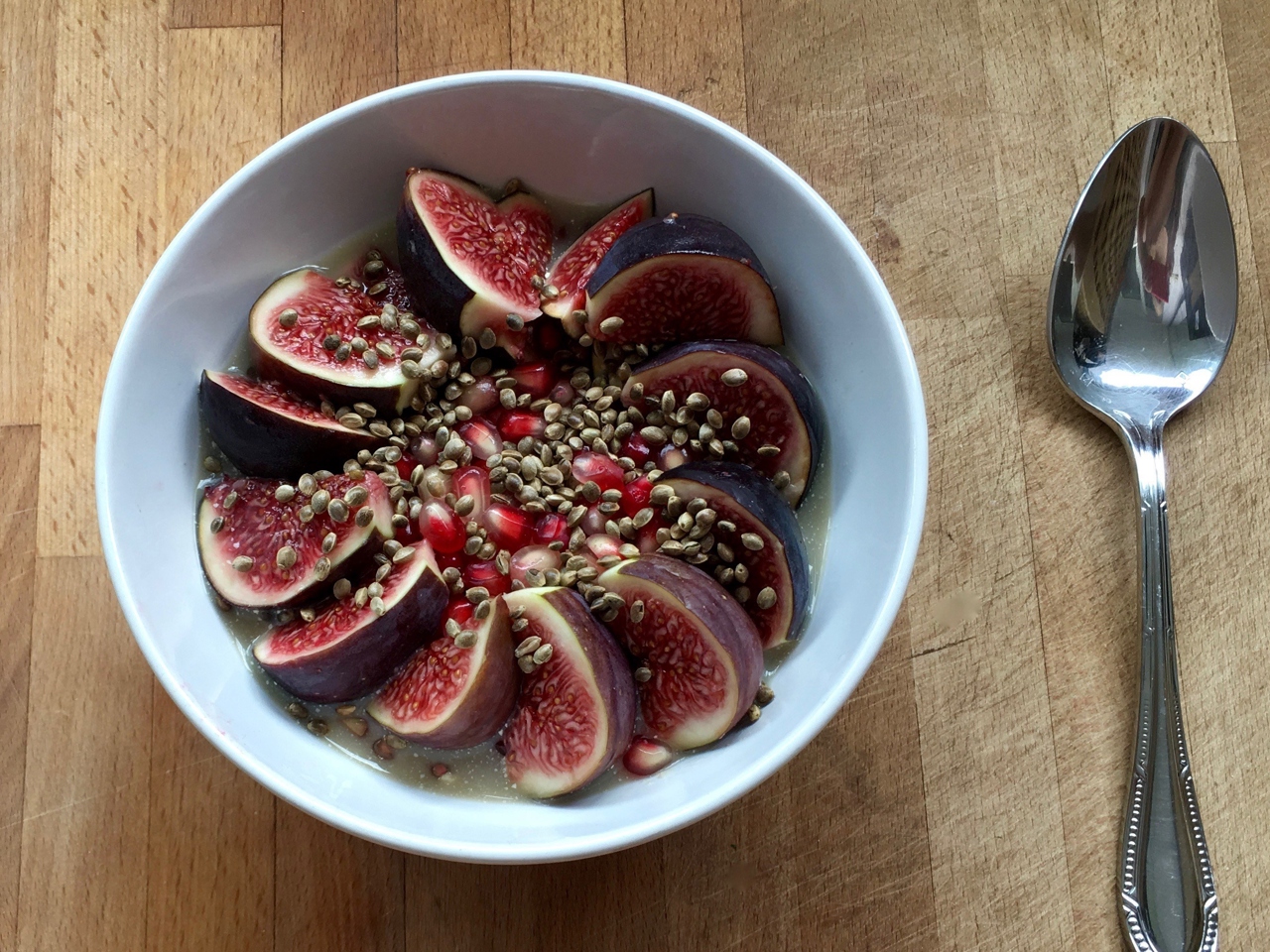 Oatmeal with Pomegranate and Fig