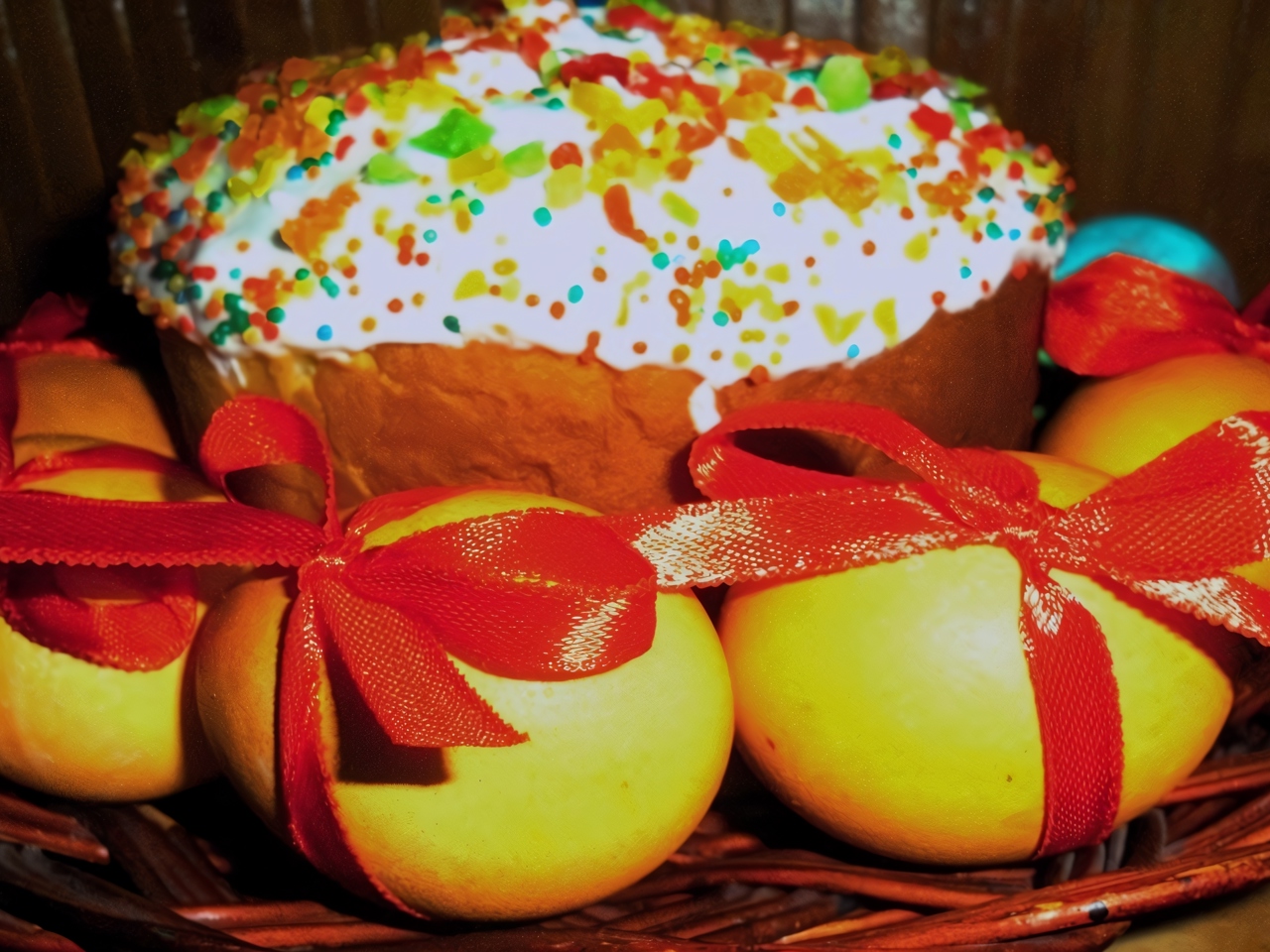 Easter Kulich with Egg Yolks and Vanilla