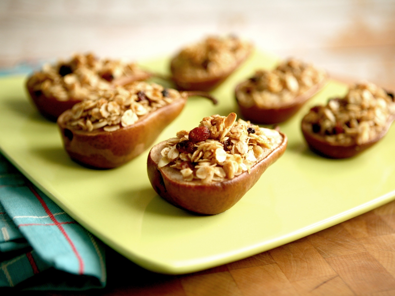 Baked Pears with Oatmeal in Honey