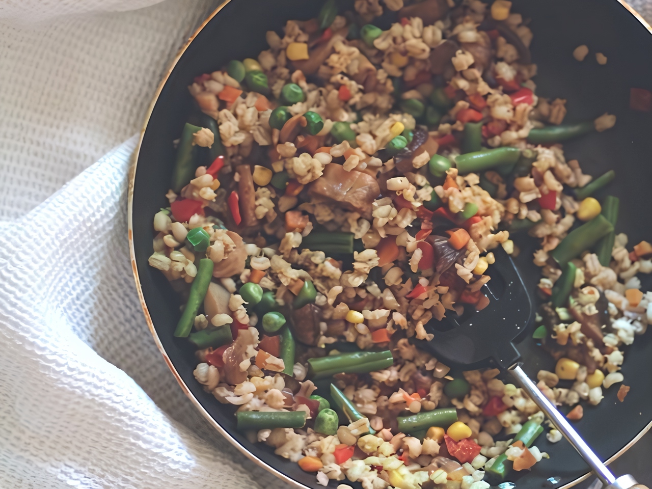 Перловка с лесными грибами и овощами