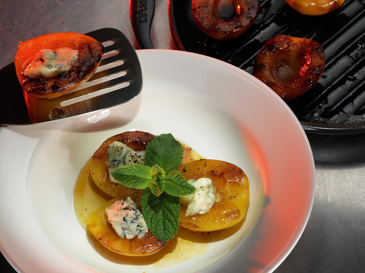 Grilled Peaches with Gorgonzola and Honey
