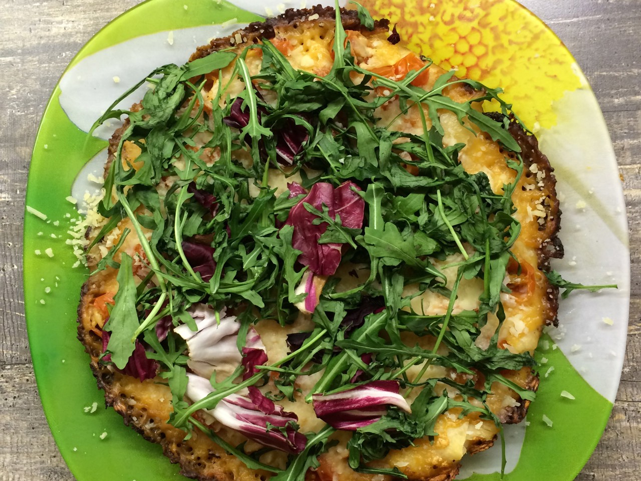 Pizza with Cherry Tomatoes, Mozzarella, and Arugula
