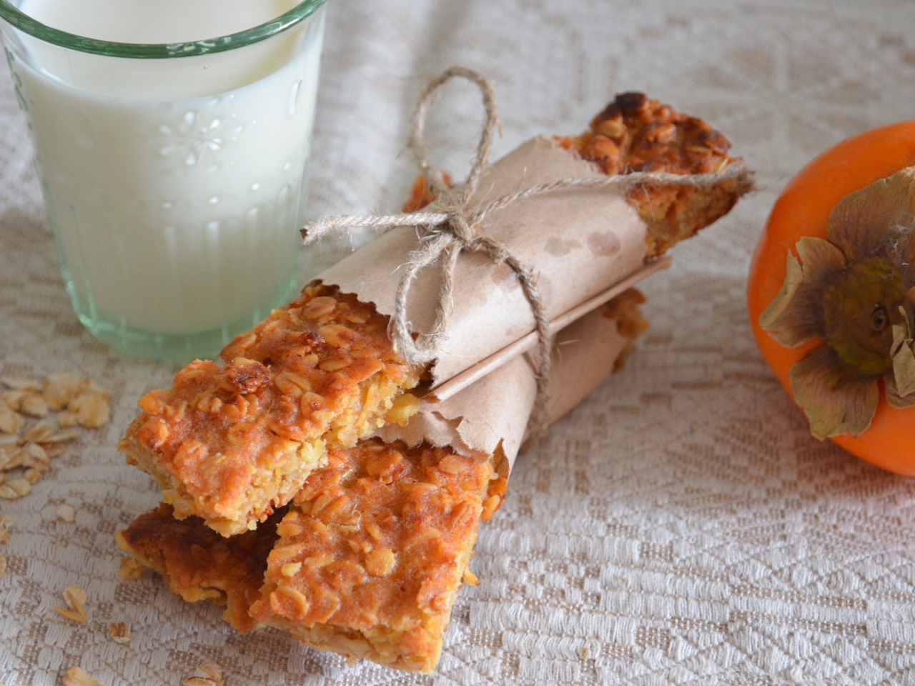Oatmeal Bars with Persimmon