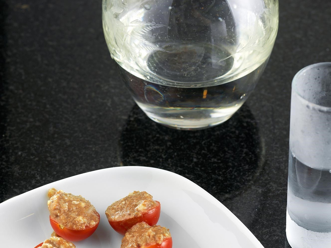 Stuffed Cherry Tomatoes with Garlic Pasta