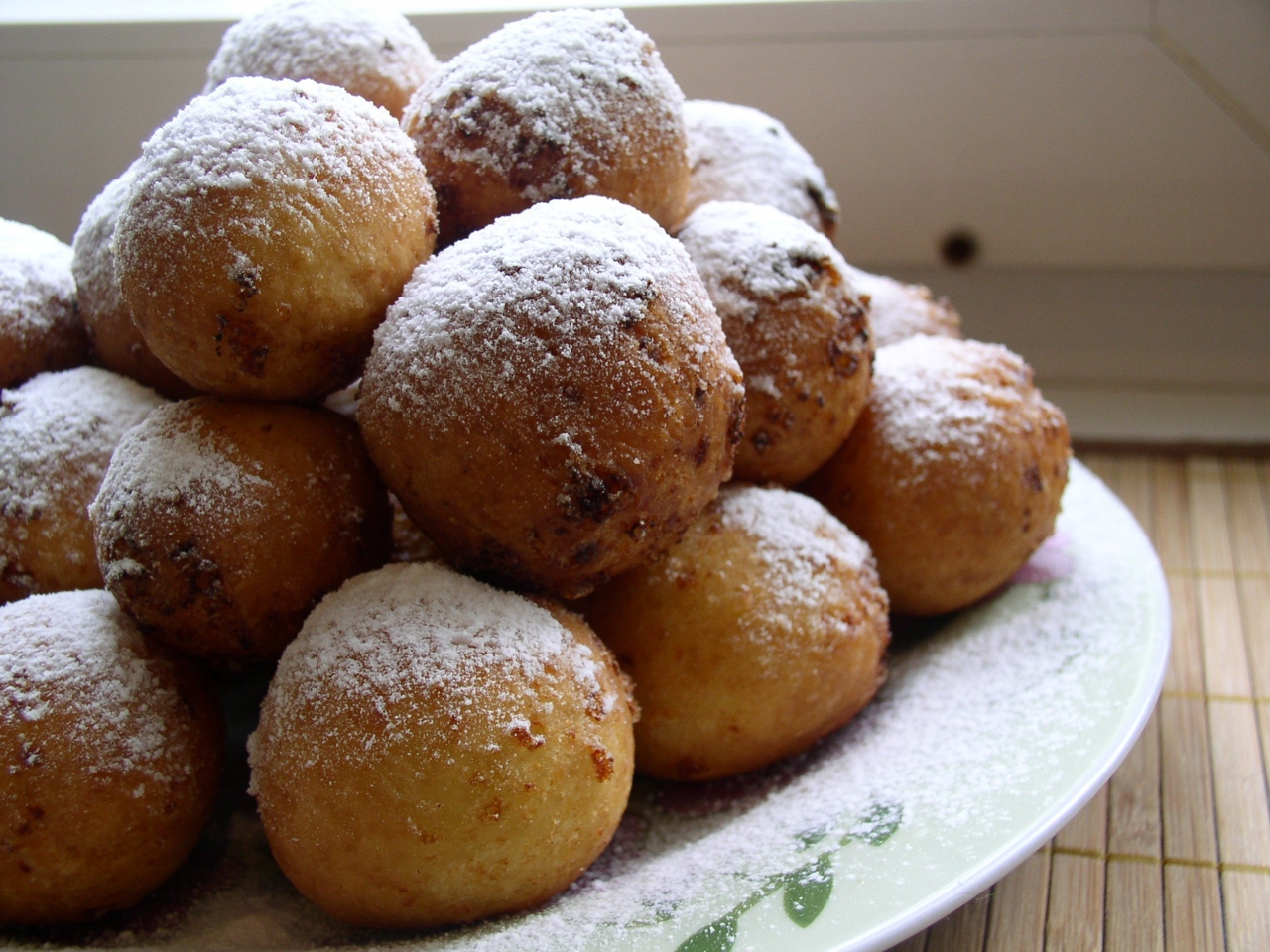 Doughnuts with Apple Ice Cream