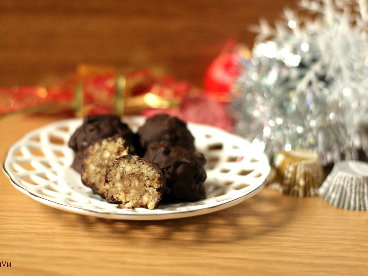 Walnut Praline in Dark Chocolate