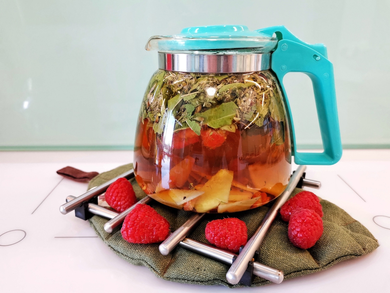 Cold-Preventing Brew with Raspberries