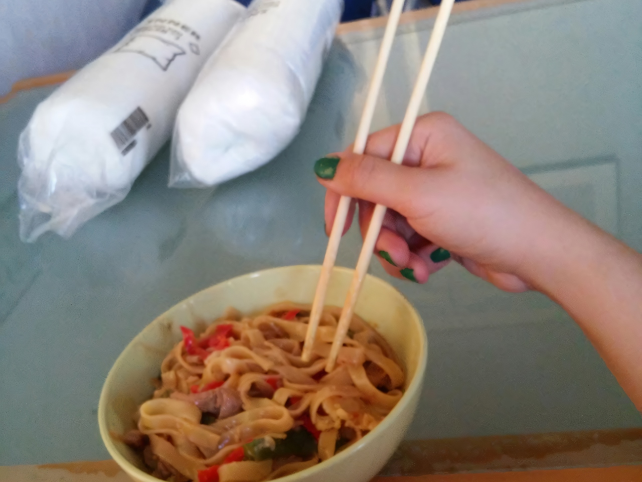 Wheat Noodles with Chicken in Soy-Honey Sauce