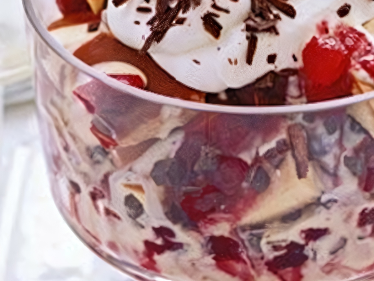 Christmas Berry Trifle