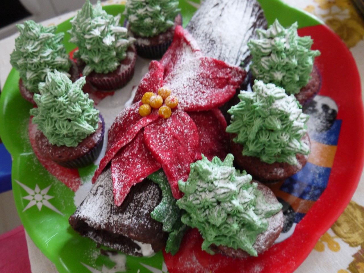Christmas Log and Christmas Tree Cupcakes