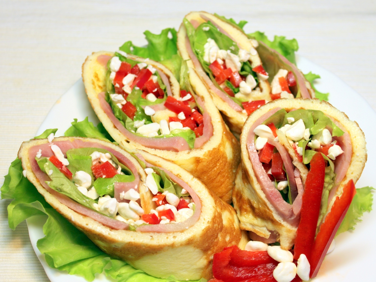 Omelet Roll with Cottage Cheese