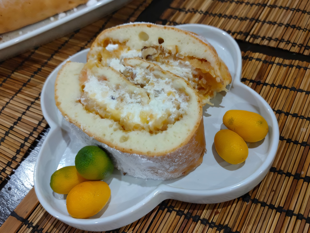 Roll with Cottage Cheese and Apple Filling