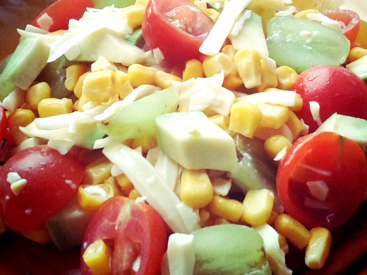 Avocado Salad with Cherry Tomatoes and Grapes