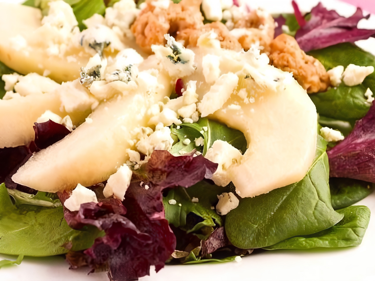 Pear Salad with Gorgonzola and Walnut Dressing