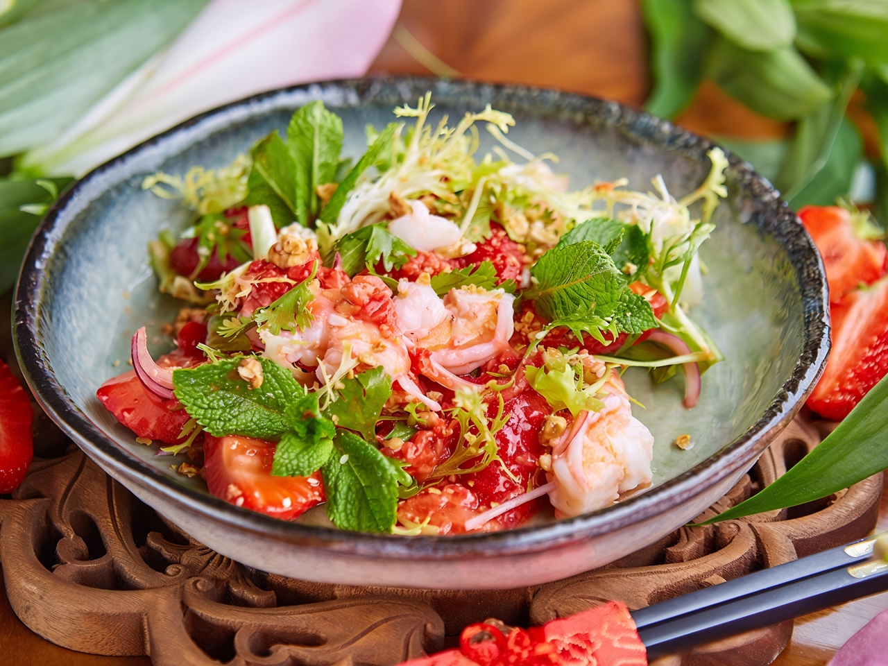 Strawberry Salad with Shrimp and Nuts