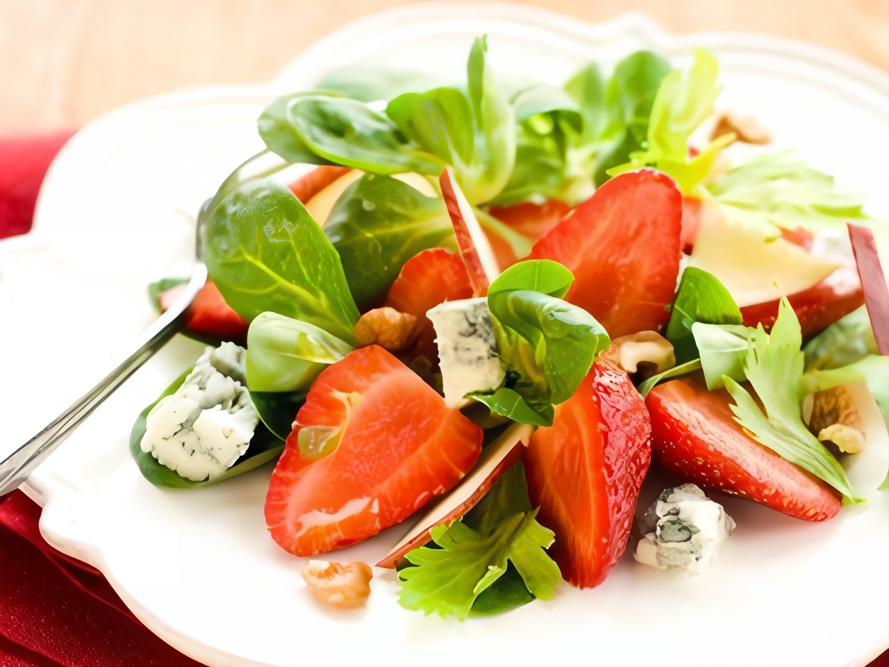 Spinach, Strawberry, and Blue Cheese Salad with Raspberry Vinaigrette