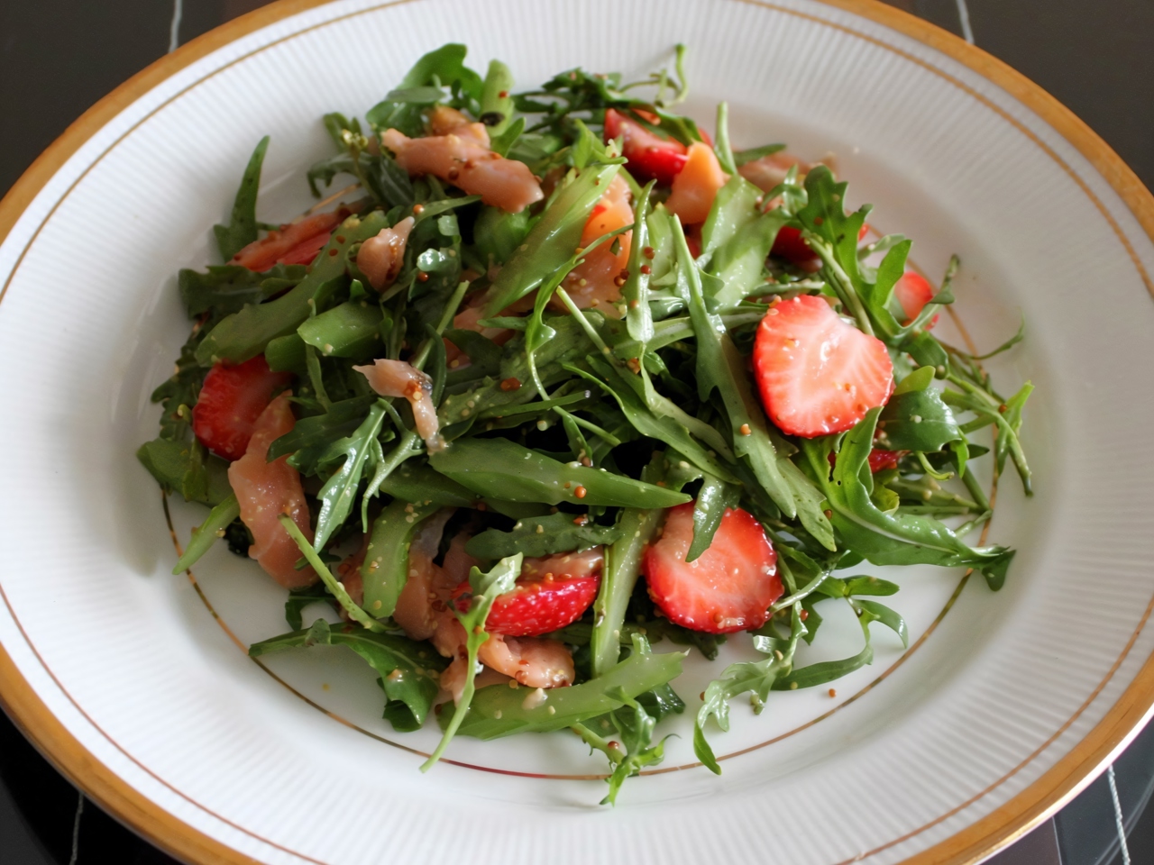 Salad with Smoked Salmon and Strawberries