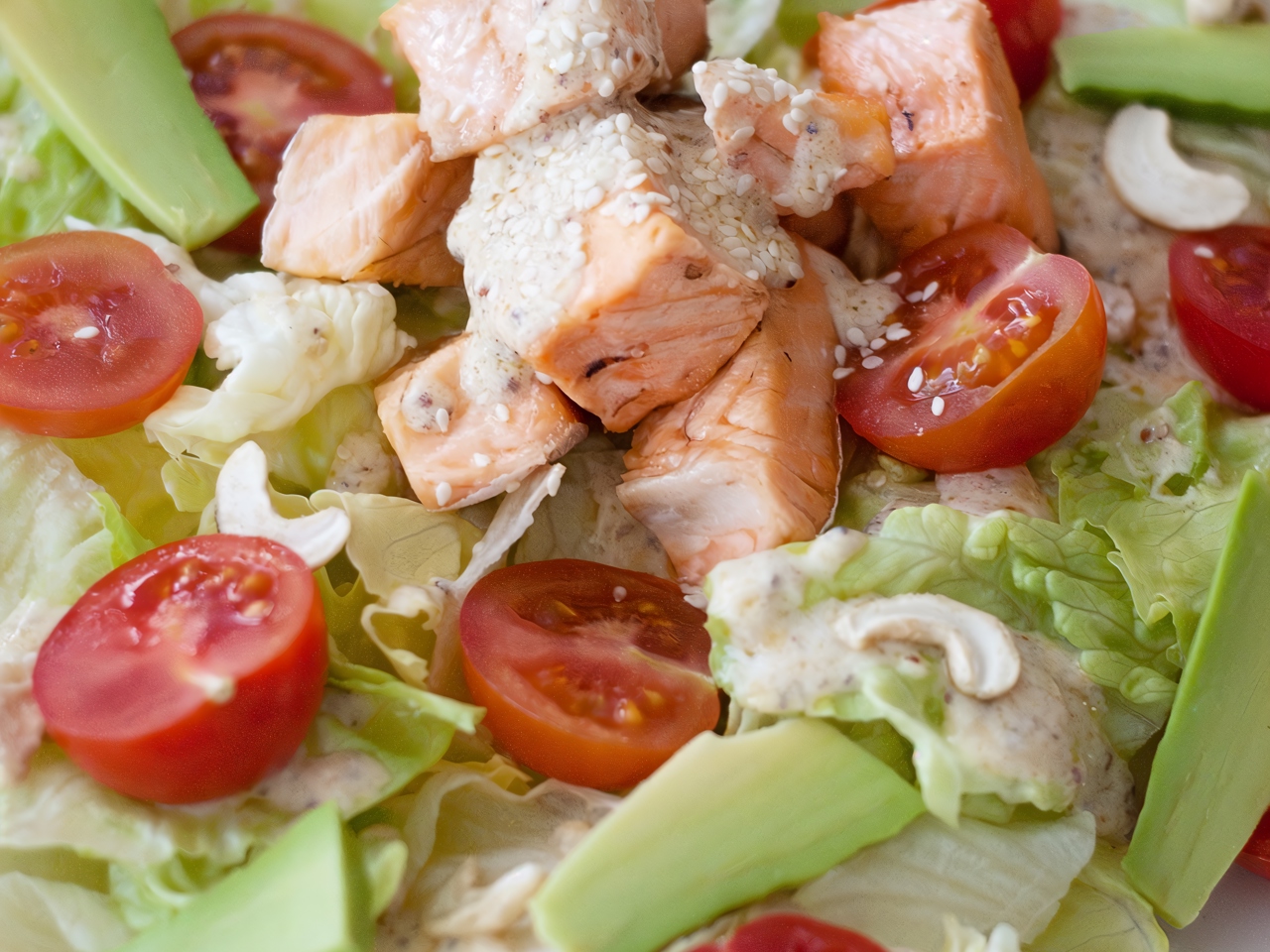 Salmon Salad with Spicy Dressing