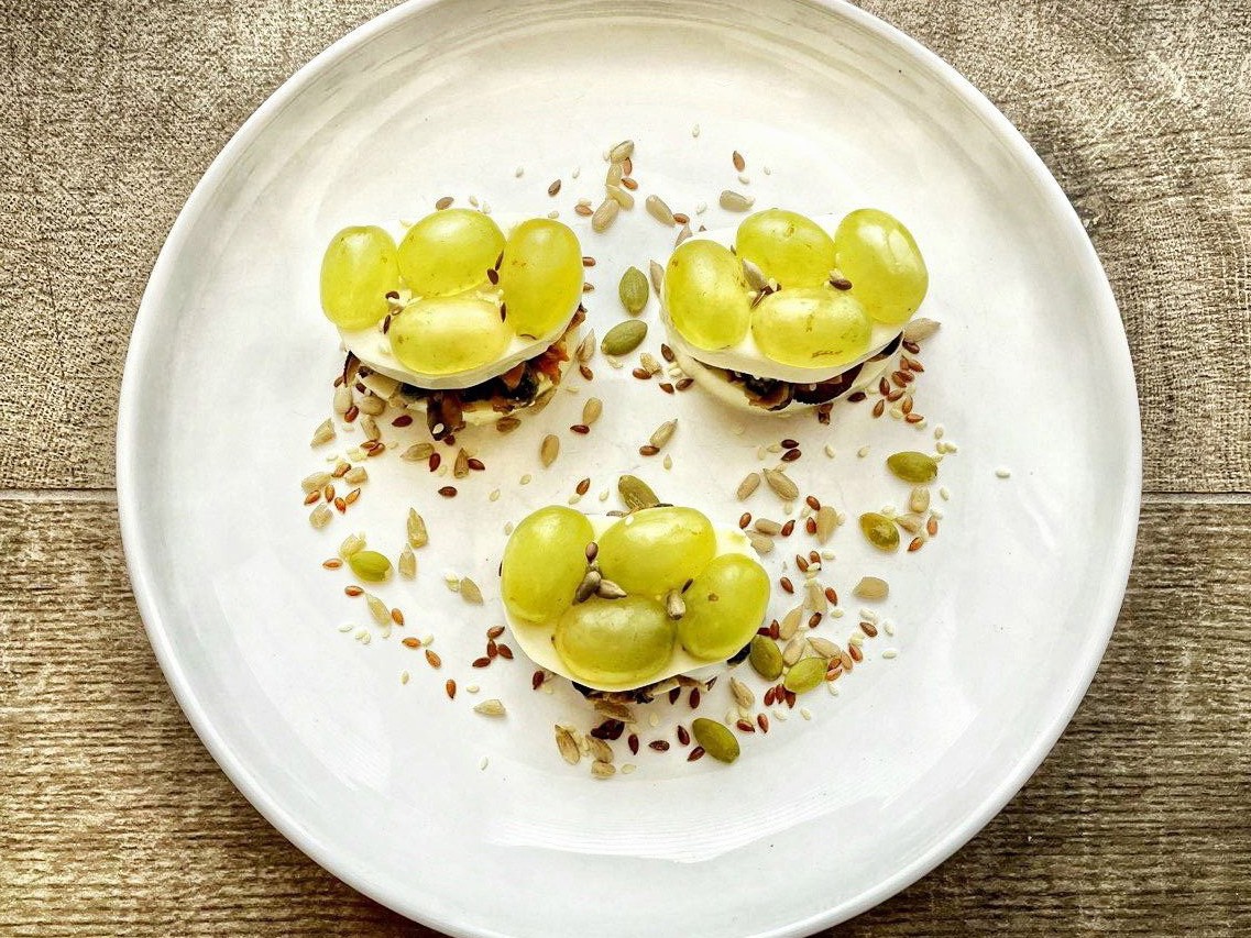 Mussel Salad with Cheese and Grapes