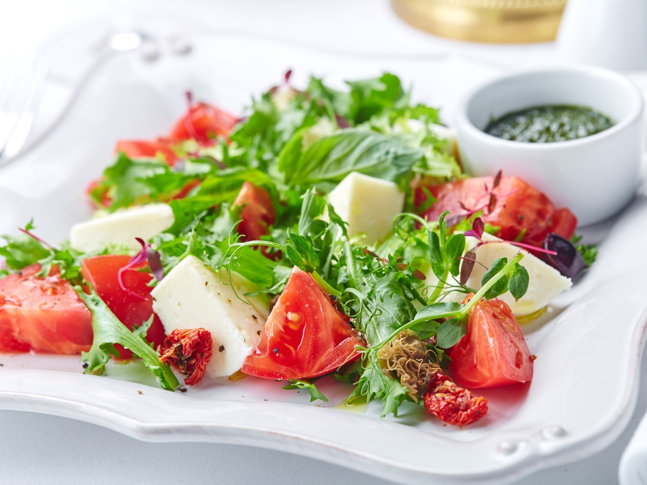 Salad with Mozzarella and Arugula