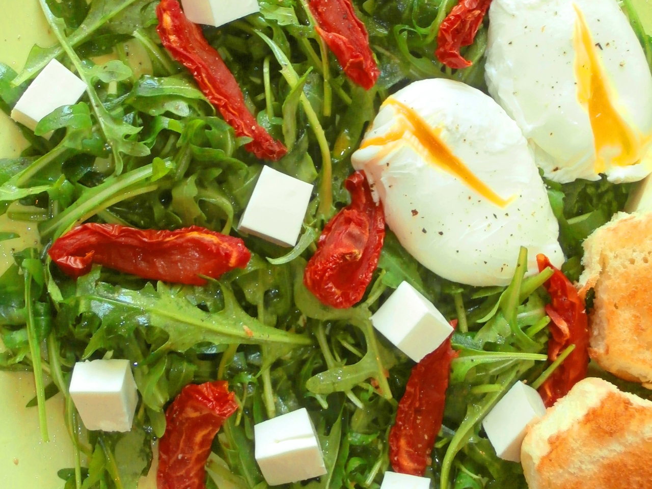 Arugula Salad with Poached Egg and Sun-Dried Tomatoes