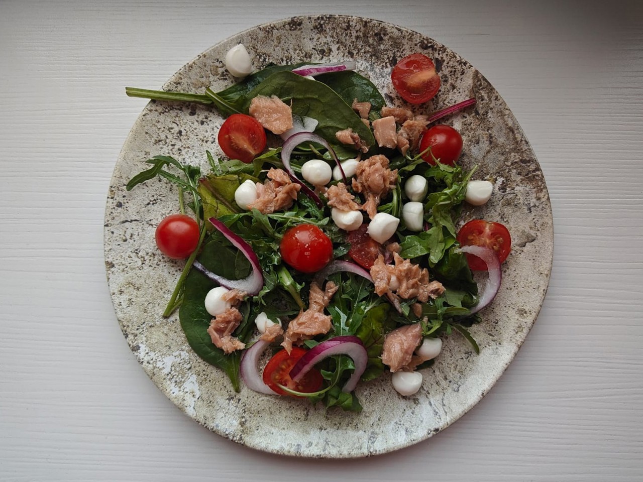 Tuna Salad with Mozzarella and Cherry Tomatoes