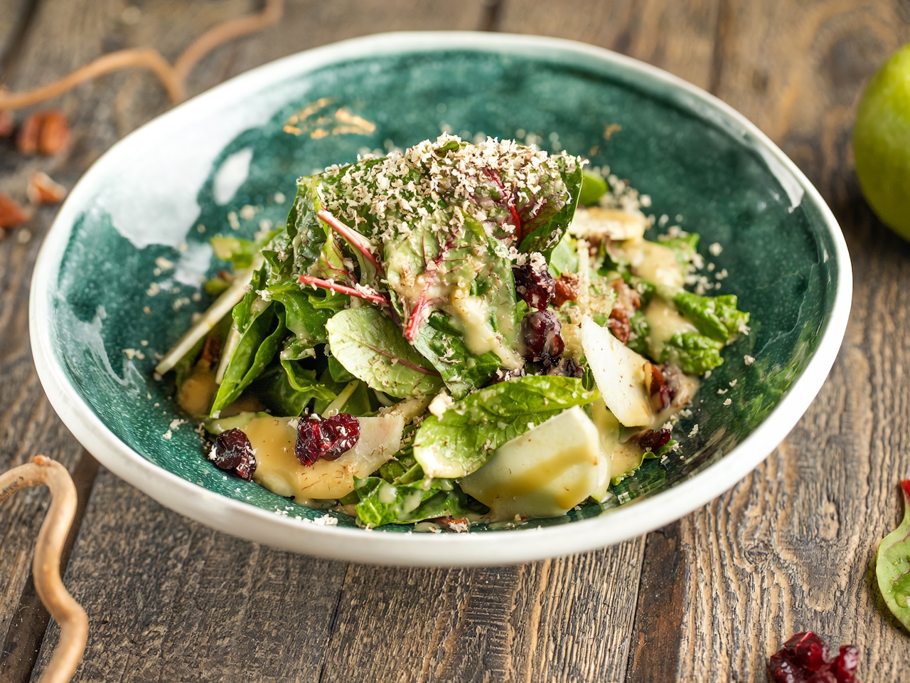 Spinach Salad with Cranberries, Pear, and Pecan Nuts