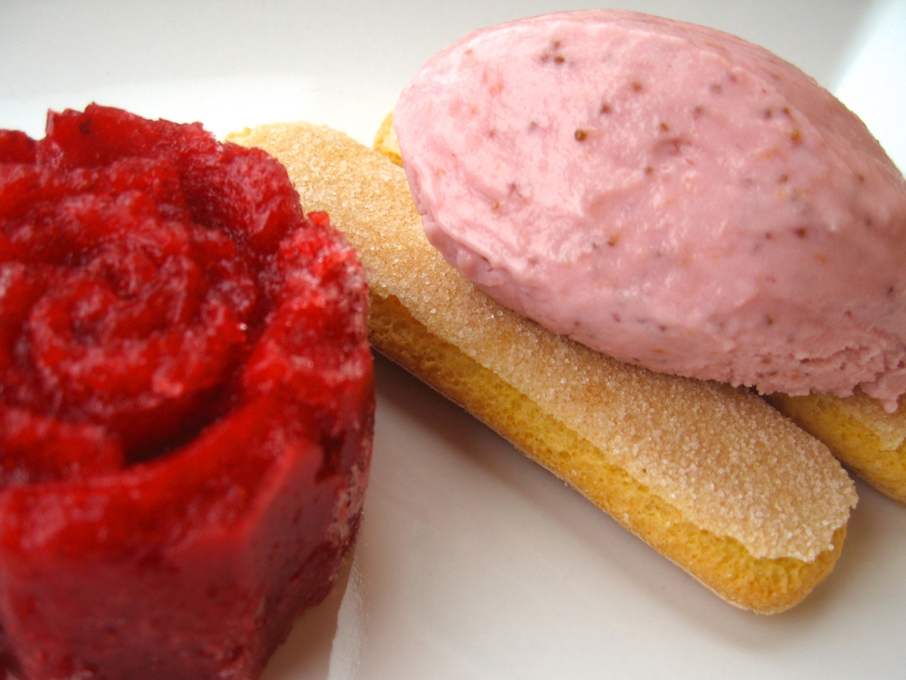 Sundae with Strawberry Ice Cream and Ladyfingers