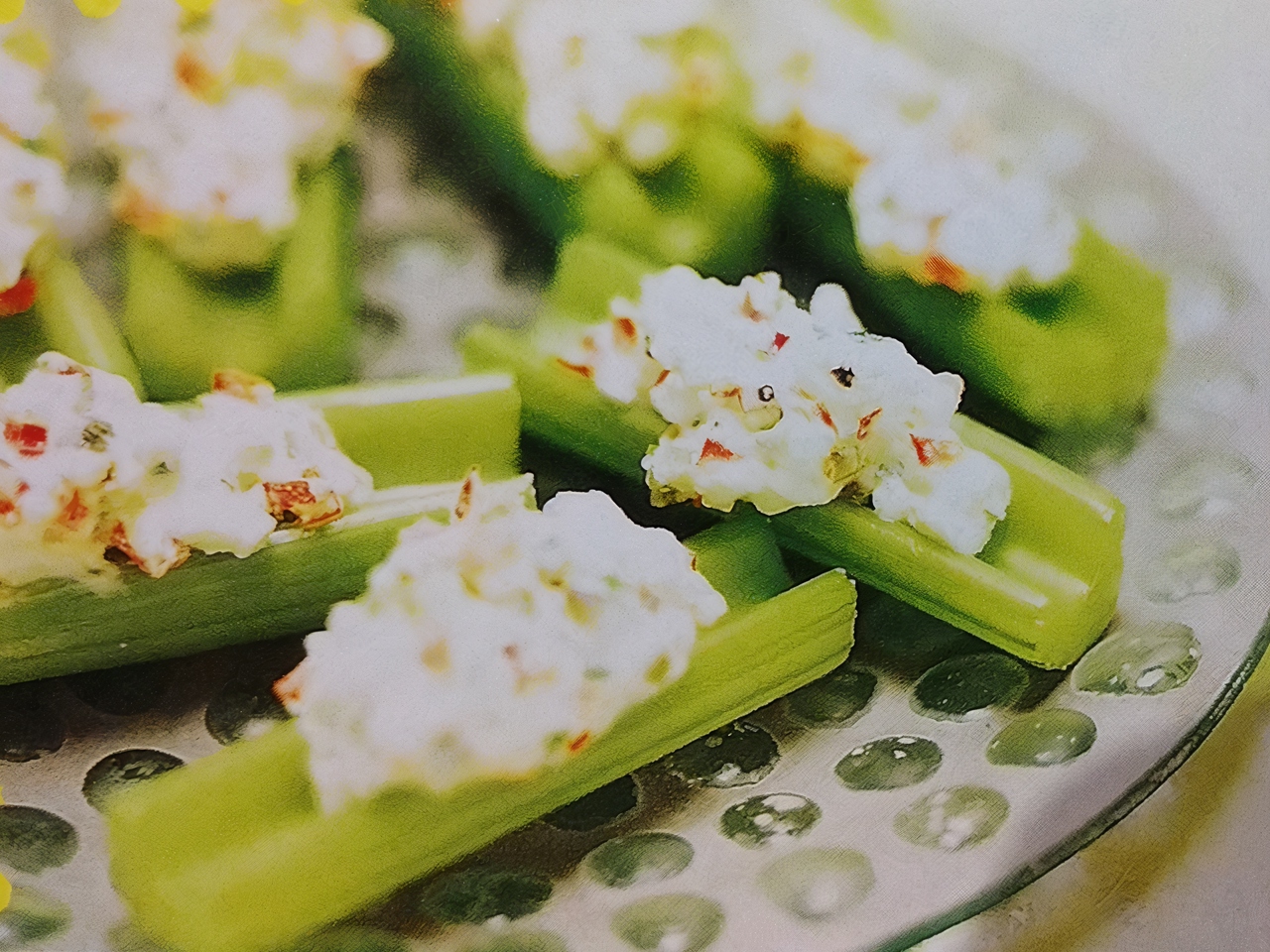 Сельдерей с крабовыми палочками