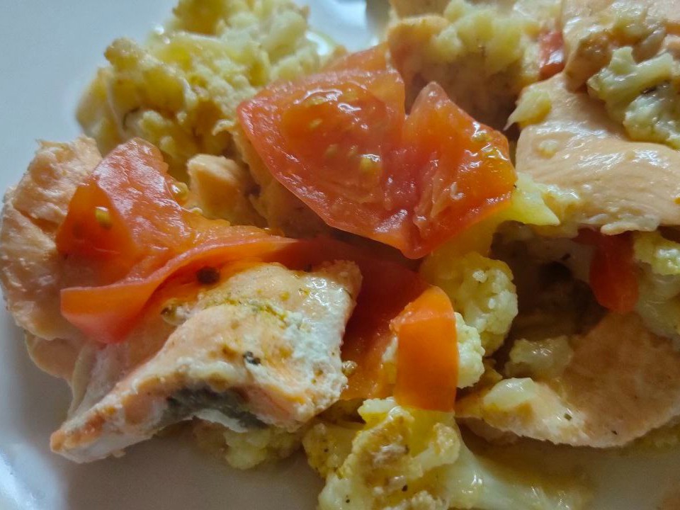 Salmon with Cauliflower and Tomatoes