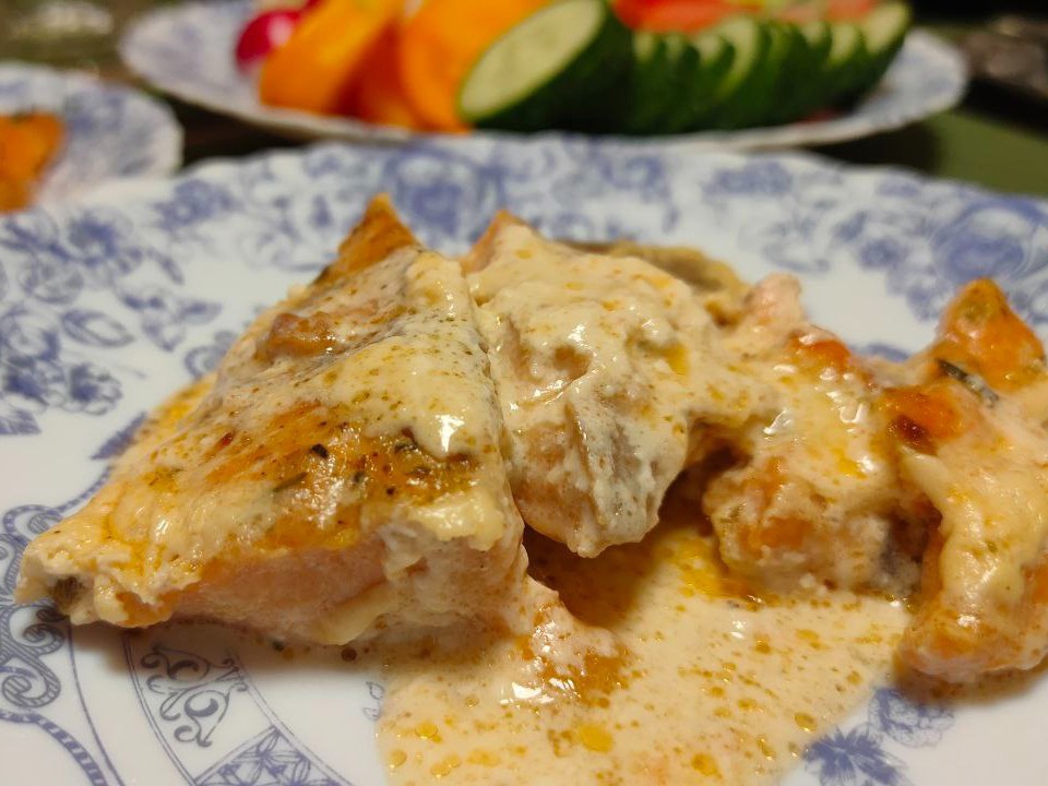 Salmon Stewed in Creamy Garlic Sauce