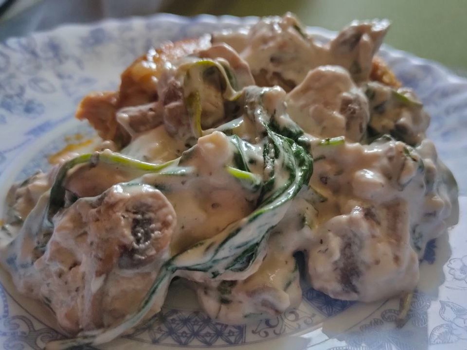 Mushrooms with Spinach in Cream Sauce