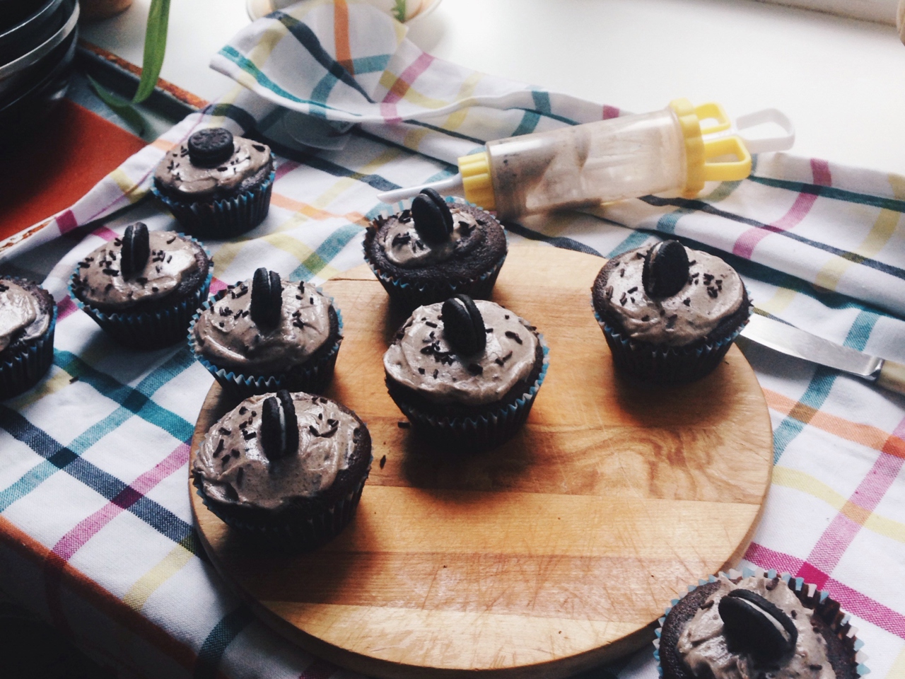 Chocolate Cupcakes with Oreo Cookies