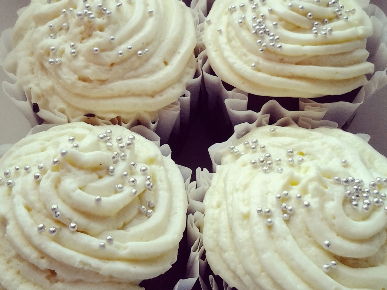 Chocolate Cupcakes with Rum and Vanilla Cream