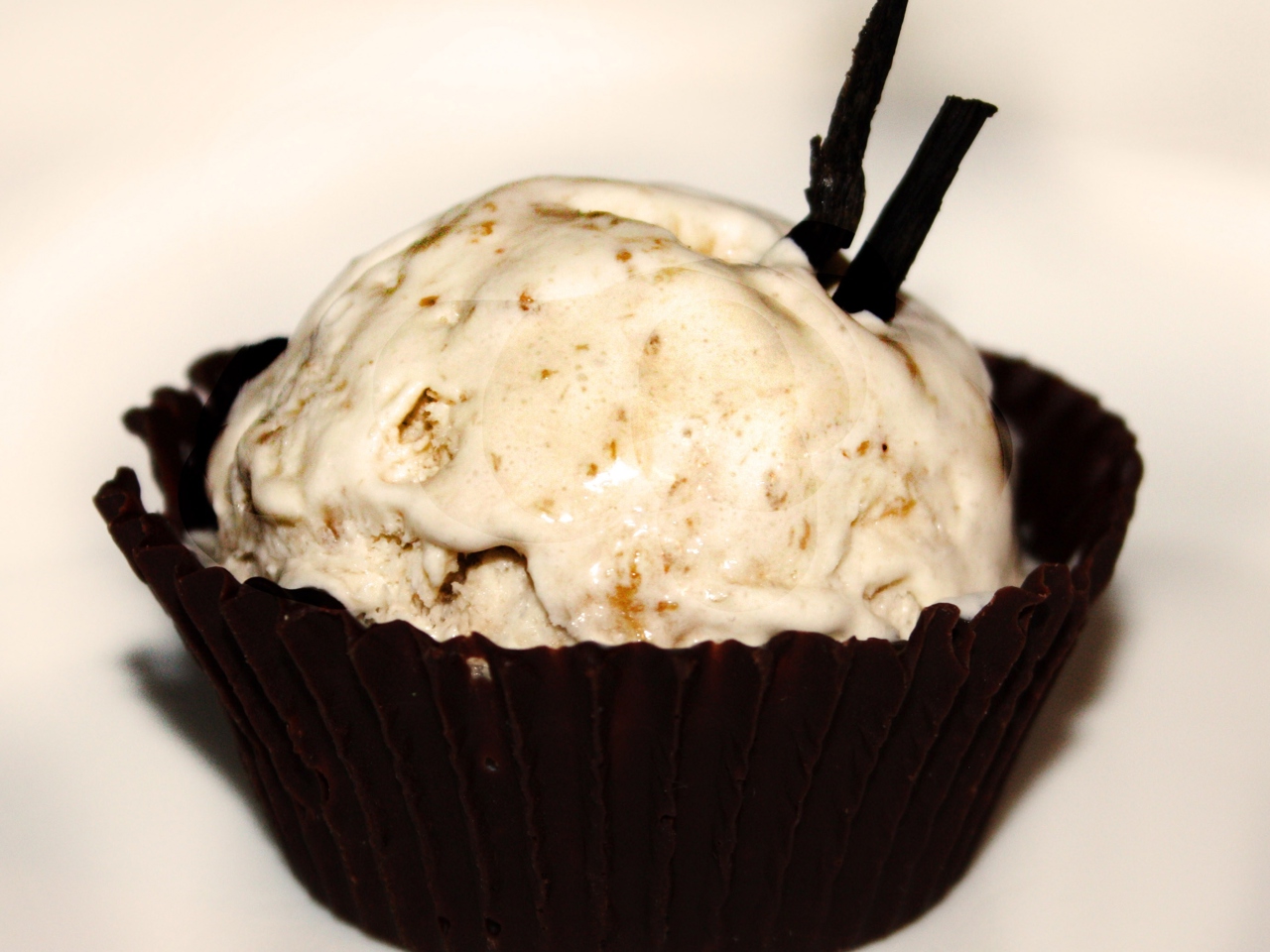 Chocolate Cups with Banana Mousse