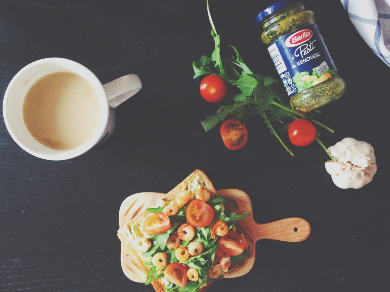 Sandwiches with Cream Cheese and Pesto Sauce, with Garlic Shrimp