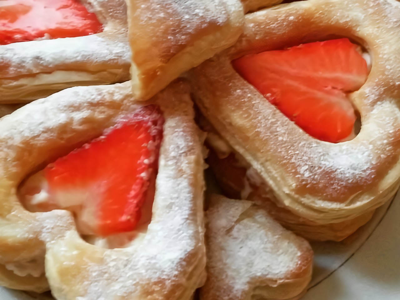 Puff Pastry with Strawberries and Mascarpone