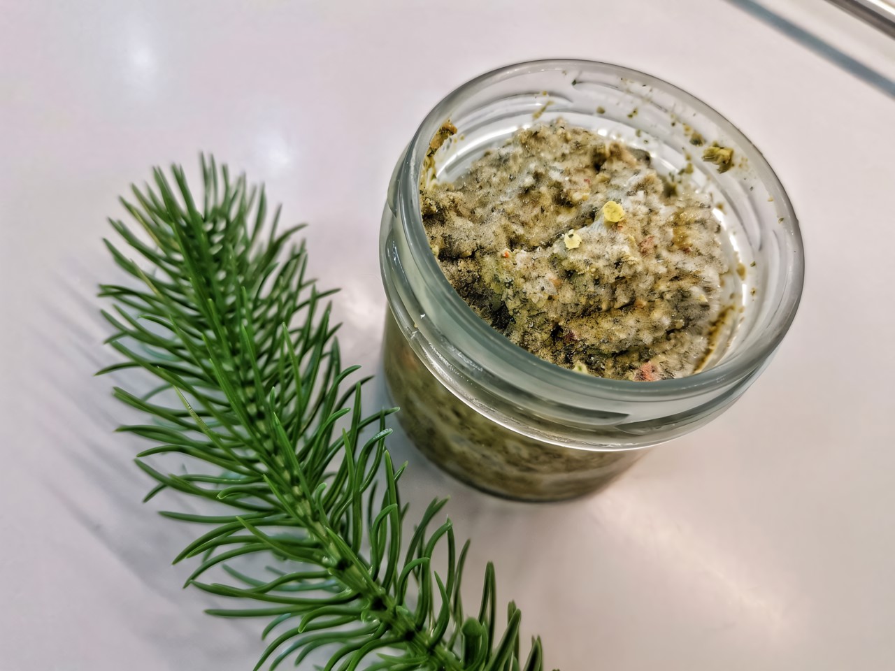 Herb Pesto Sauce with Nuts