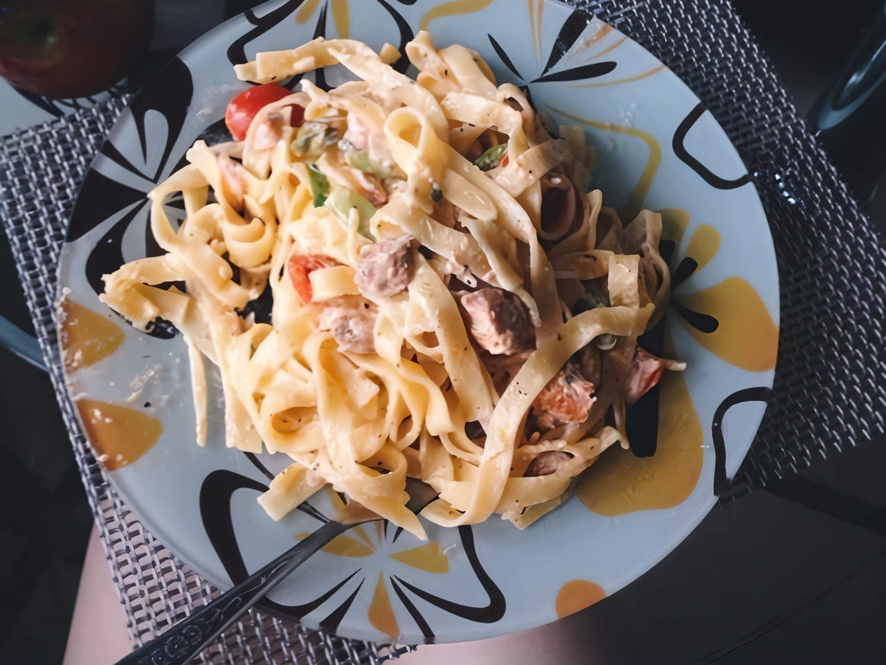 Spaghetti with Salmon and Asparagus in Cream Sauce