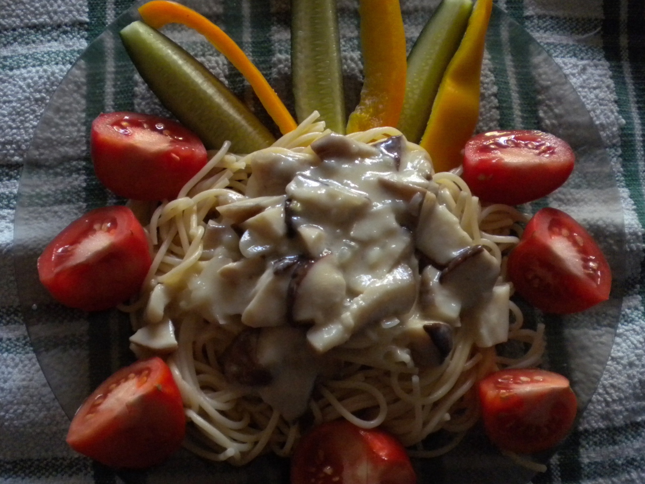 Spaghetti with White Mushroom Sauce