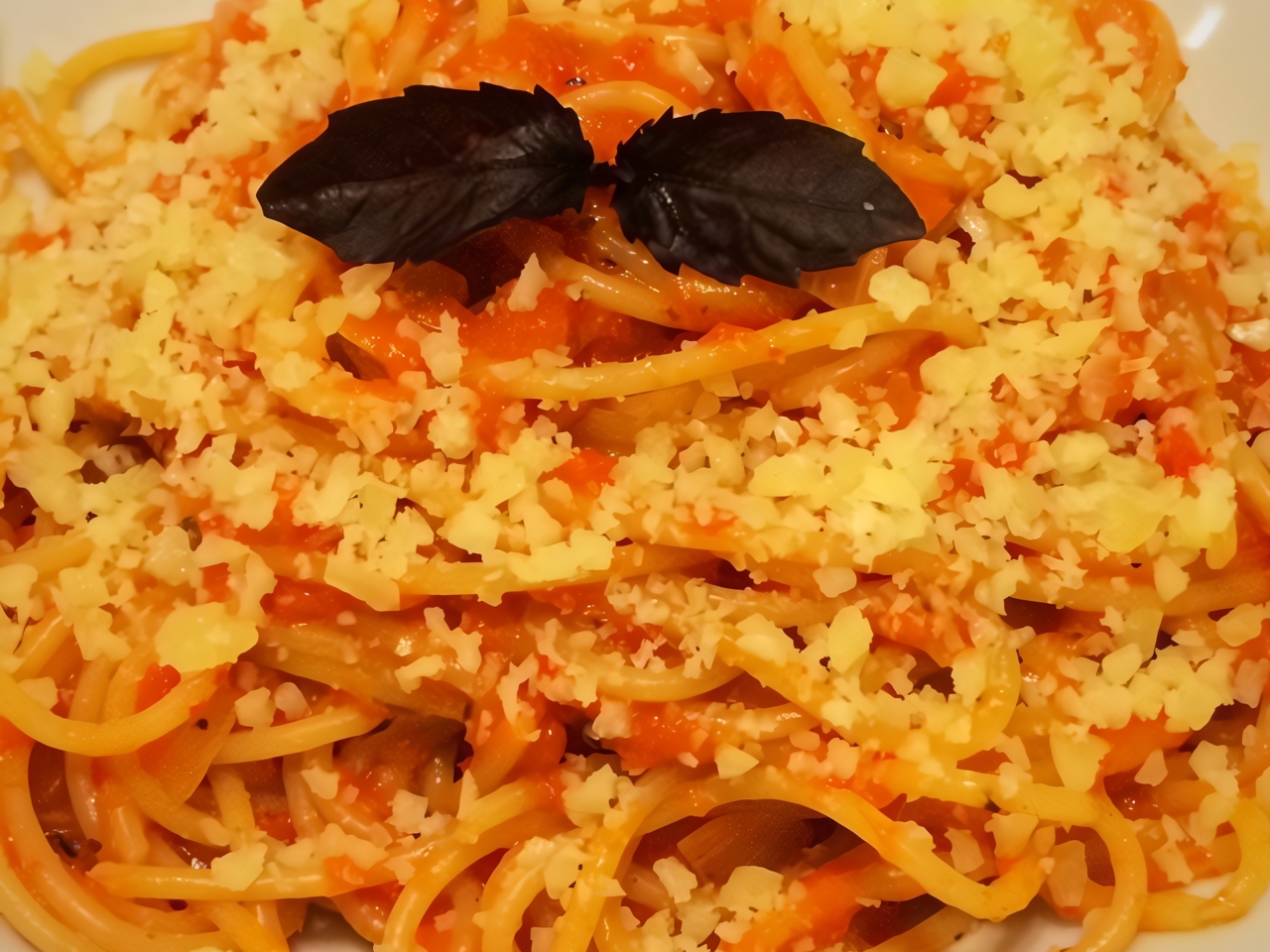 Spaghetti with Roasted Pepper Sauce