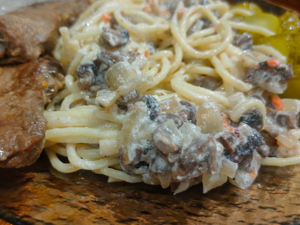 Spaghetti with Creamy Mushroom Sauce