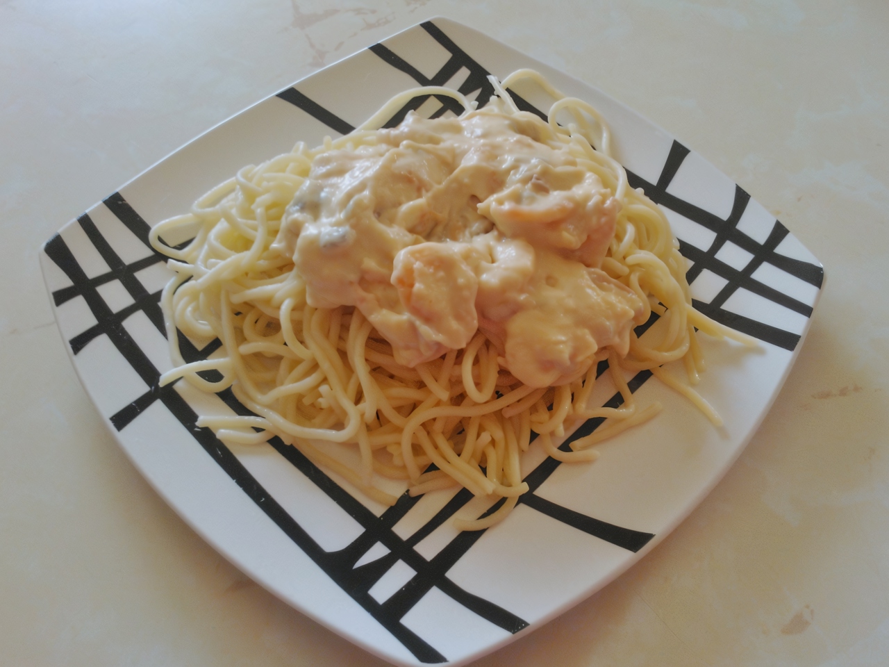 Spaghetti in Cream Sauce with Shrimp