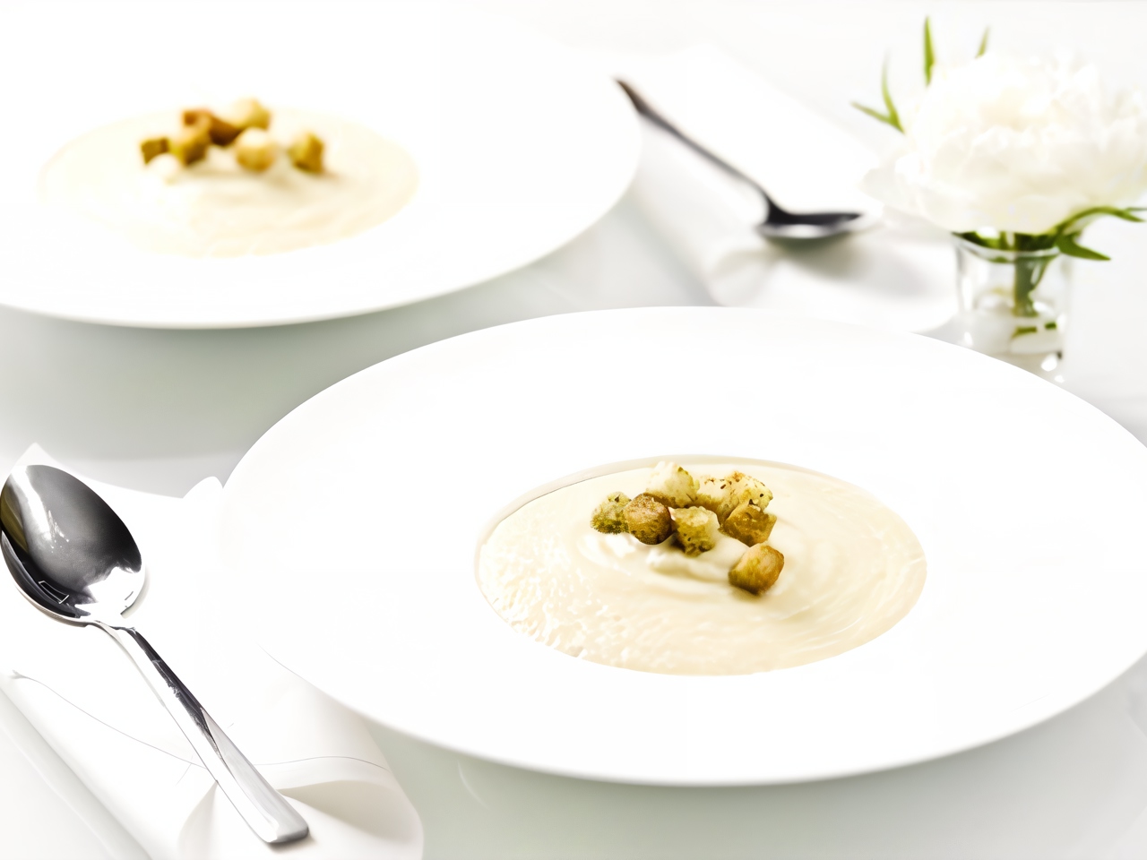 Cauliflower Soup with Croutons