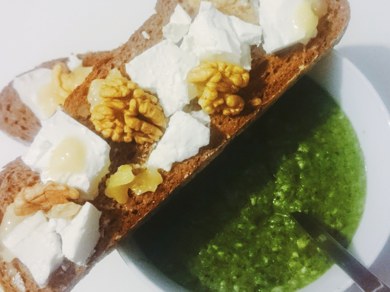 Spinach, Cauliflower, and Rice Puree Soup with Whole Grain Tartines