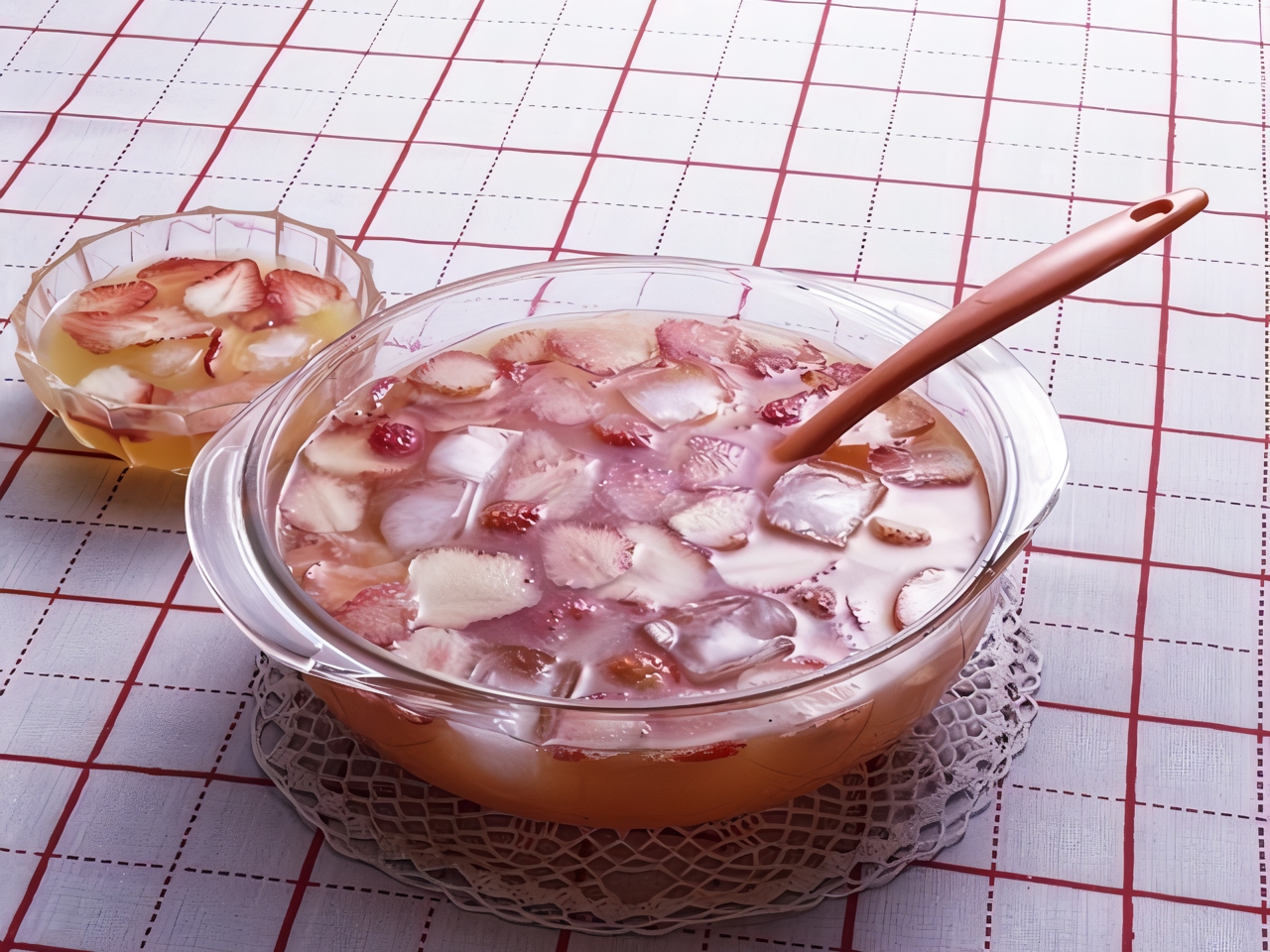 Strawberry Soup with Fruit Wine