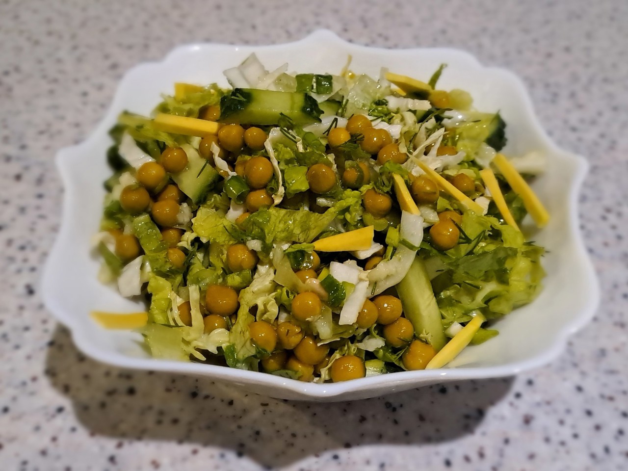 Fresh Salad with Green Peas and Garlic-Lemon Dressing