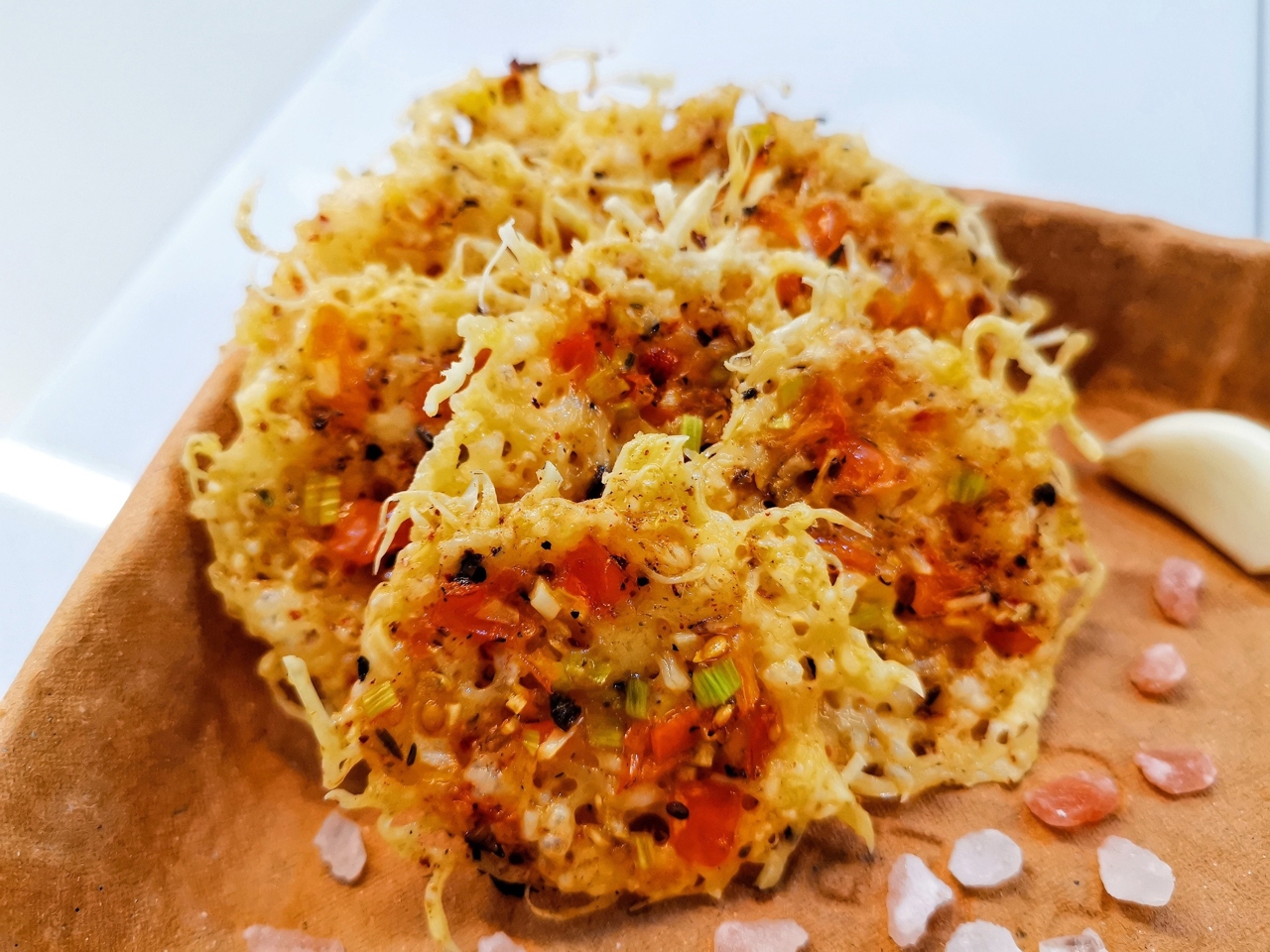 Cheese Chips with Tomato and Garlic