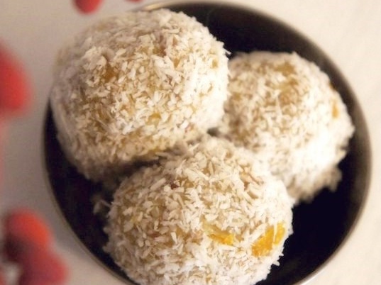 Raw Vegan Candies with Dried Apricots